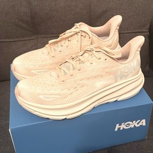 Hoka Clifton 9 Sand Eggnog